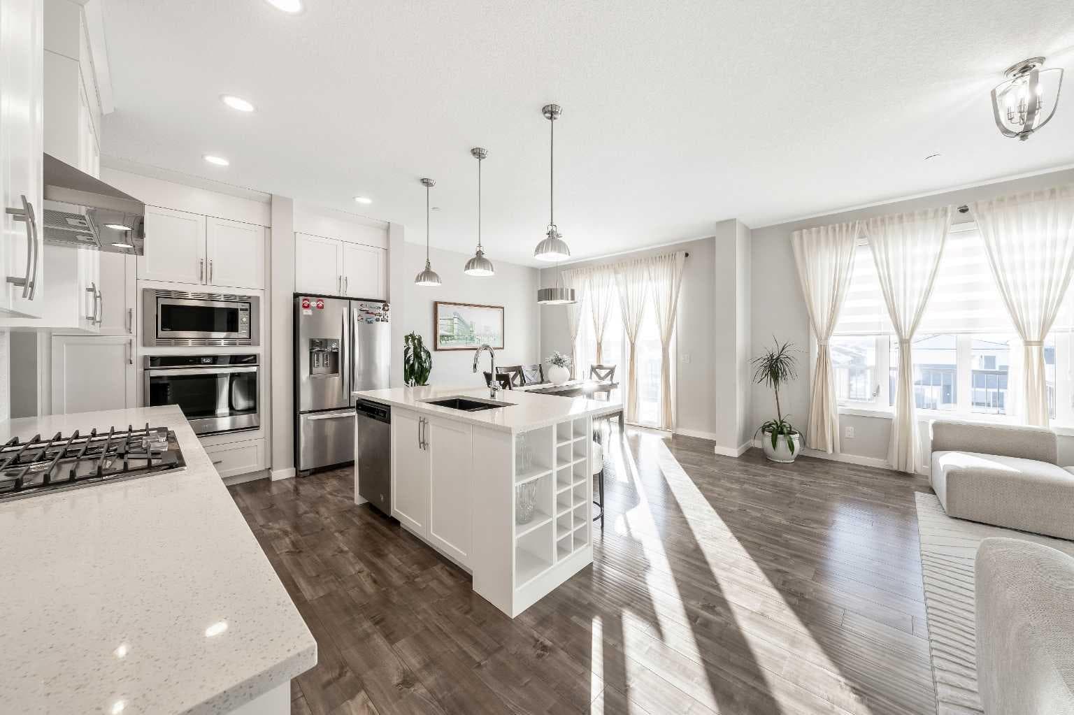 240 Lucas Crescent NW — photo 5