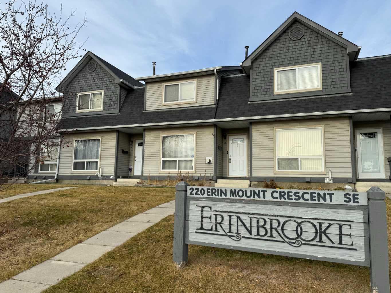 8, 220 Erin Mount Crescent SE — photo 1
