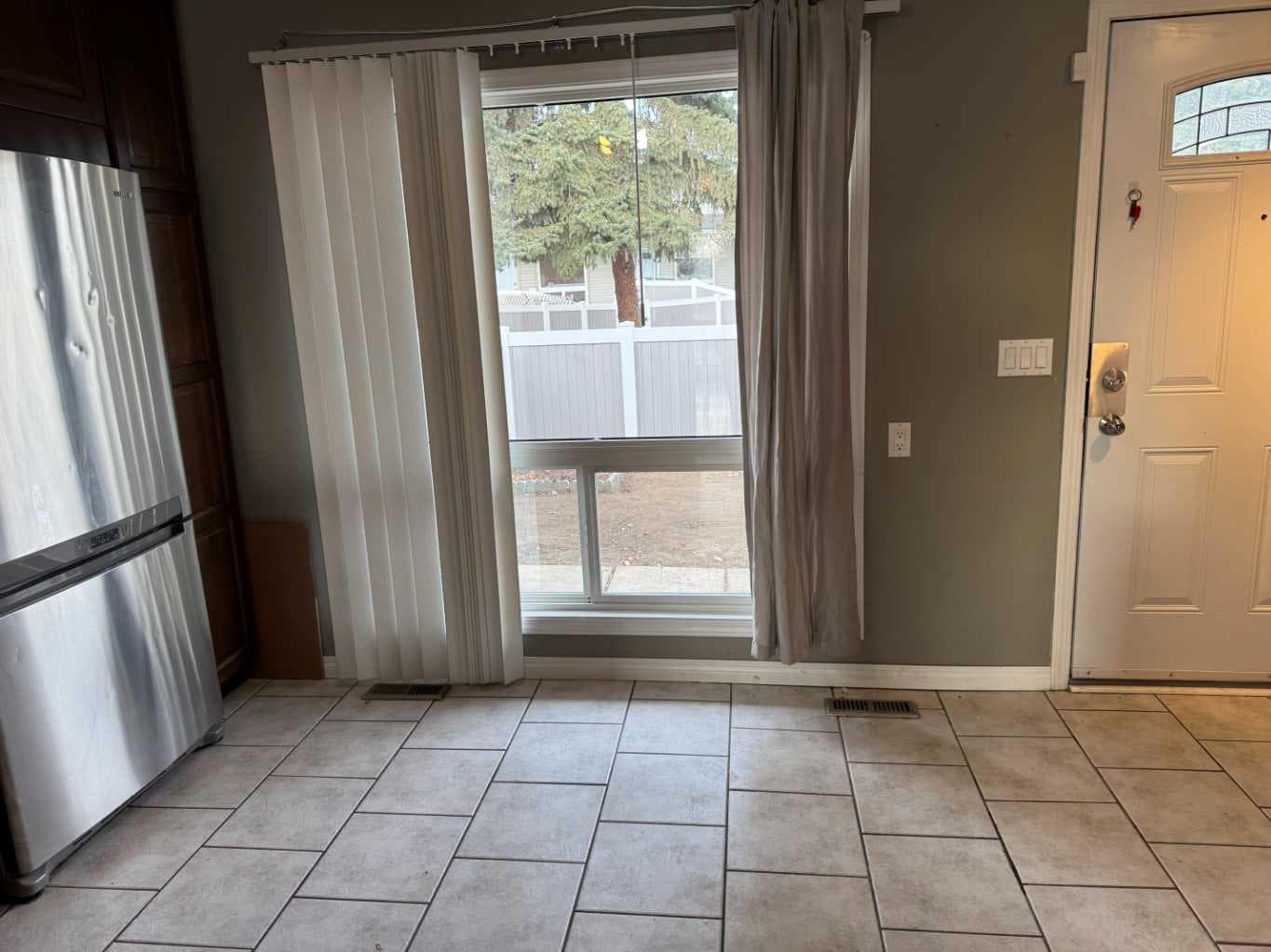 8, 220 Erin Mount Crescent SE — photo 4