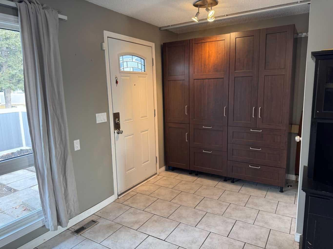 8, 220 Erin Mount Crescent SE — photo 5