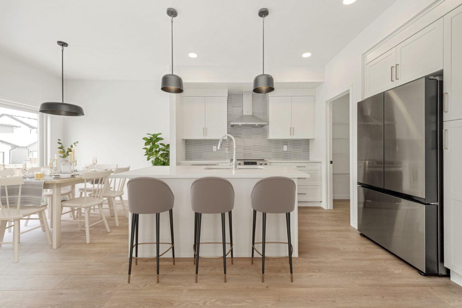 82 Miners Road W — photo 1