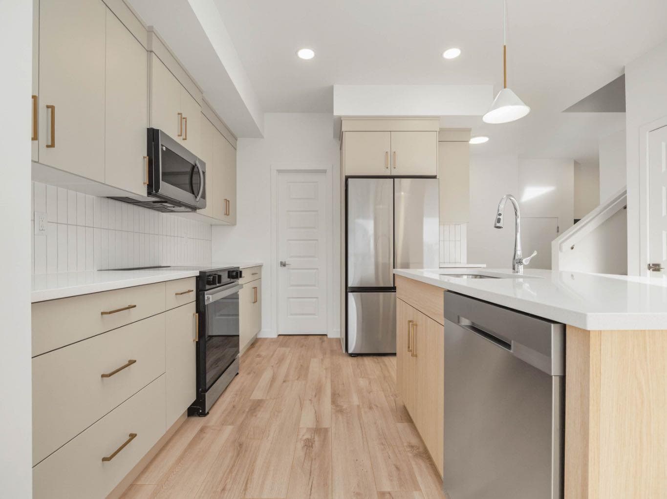 90 Miners Road W — photo 4