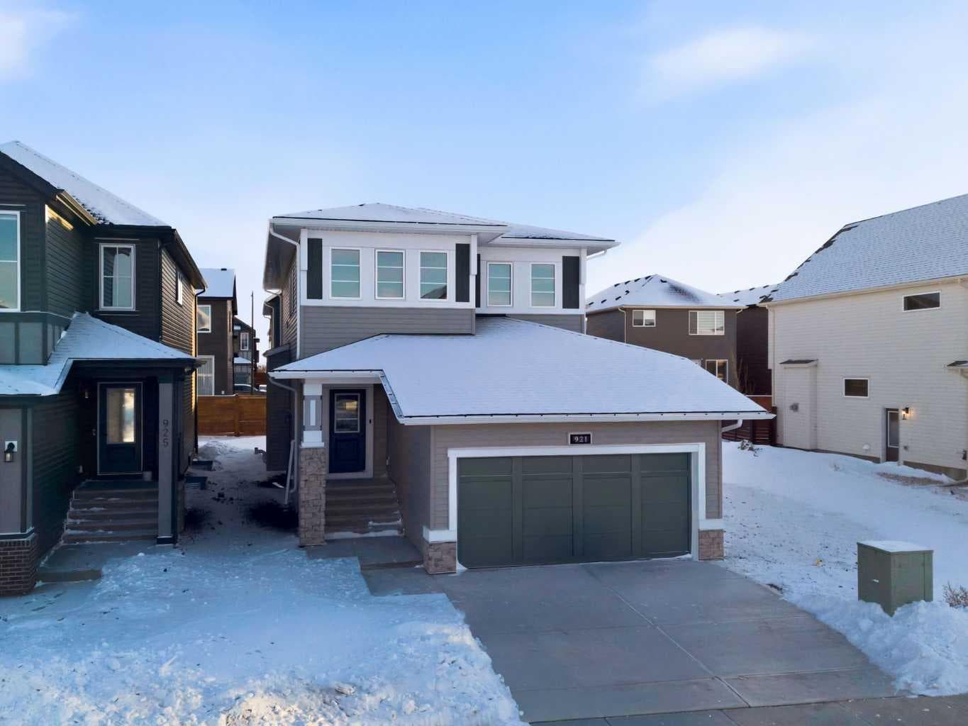 921 Chinook Winds Meadow SW — photo 2