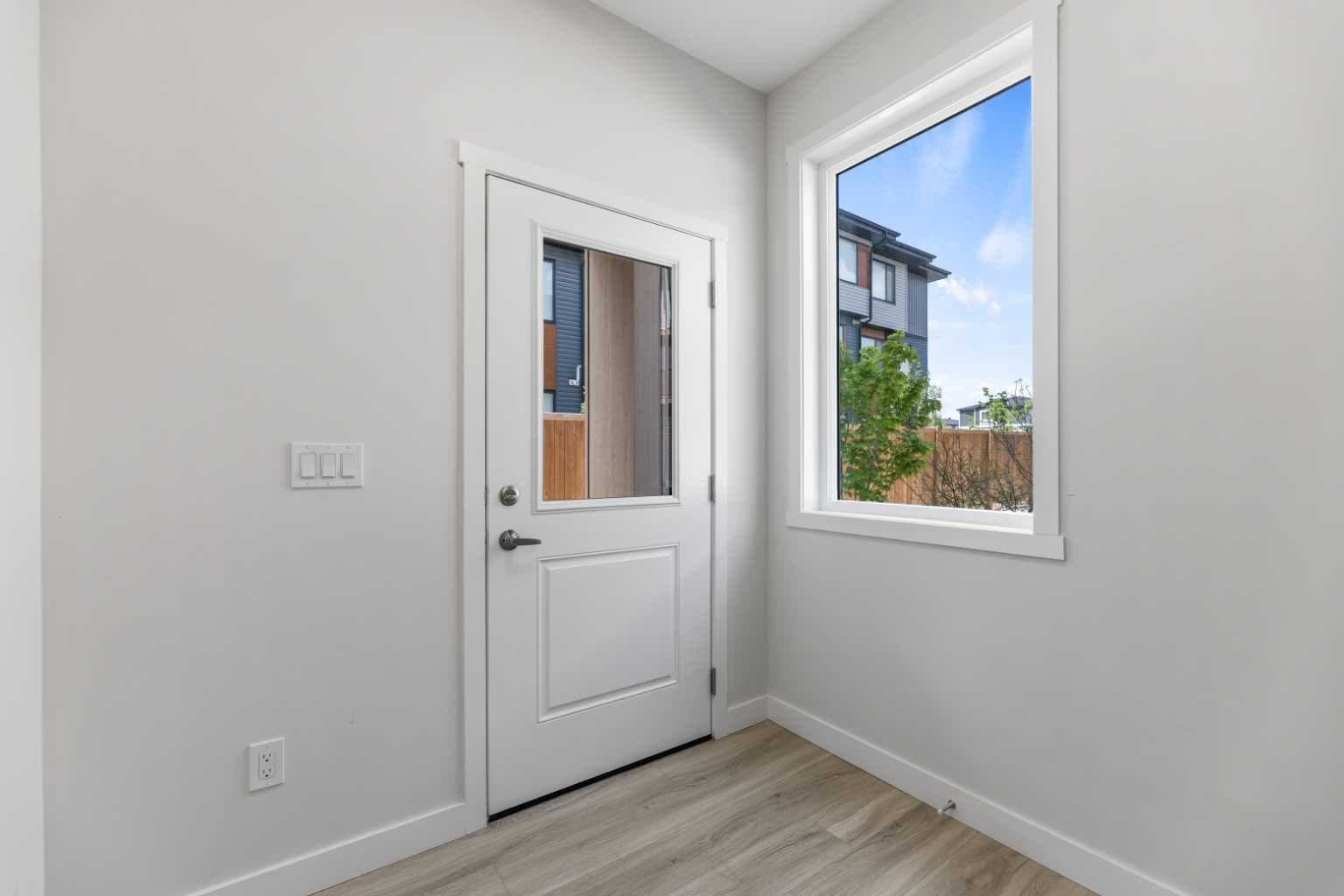 602, 90 Corner Meadows Manor NE — photo 4