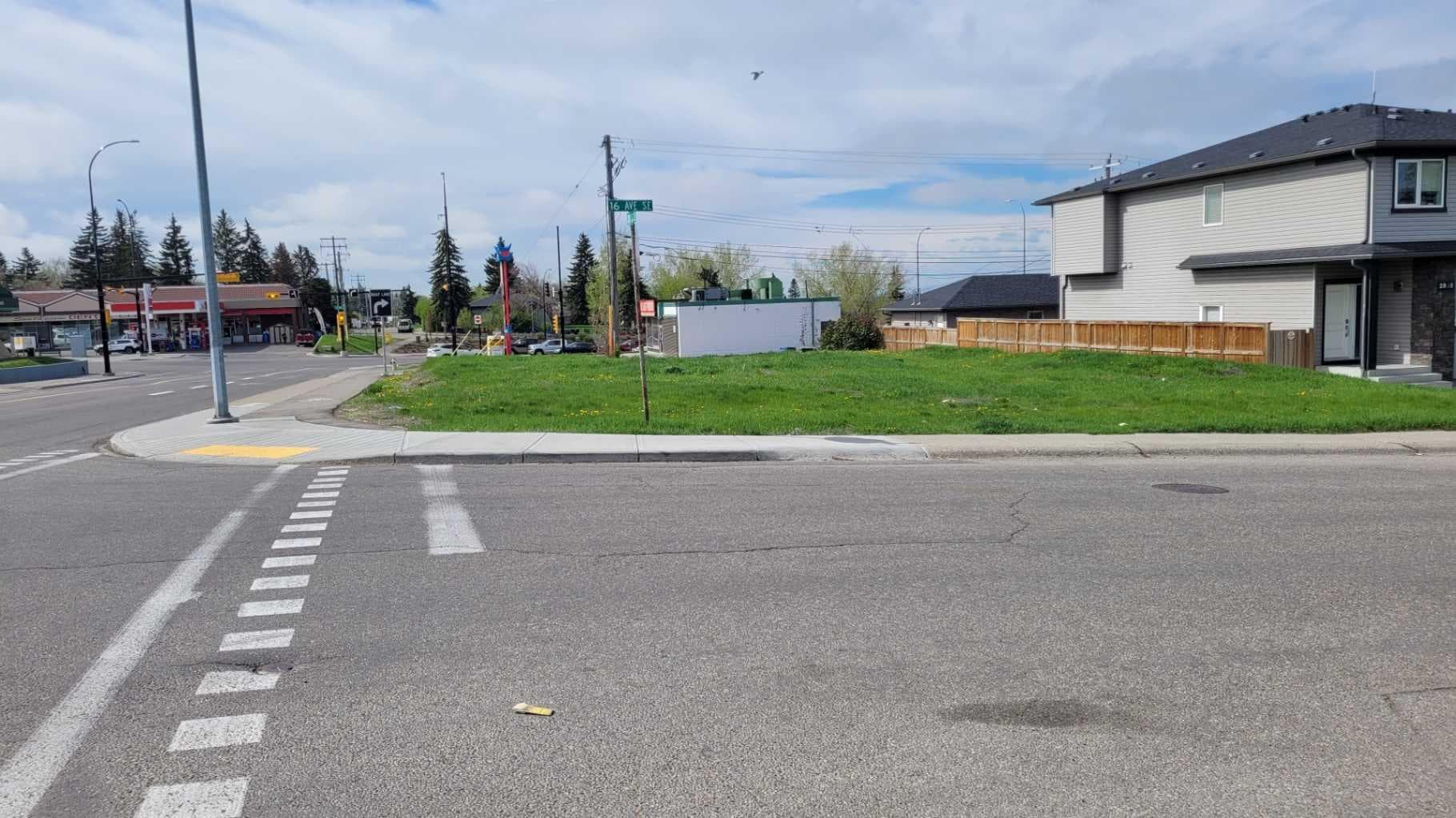 2837 16 Avenue SE — photo 2