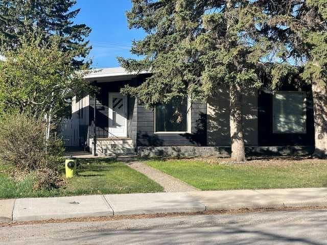 2713 Canmore Road NW — photo 1