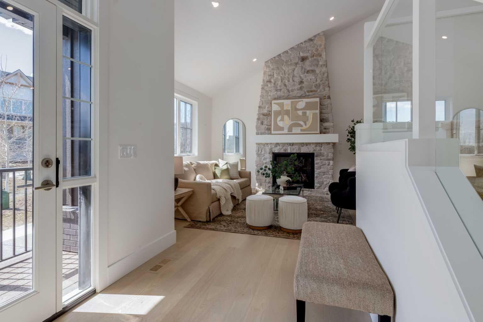 90 Treeline Gardens SW — photo 5