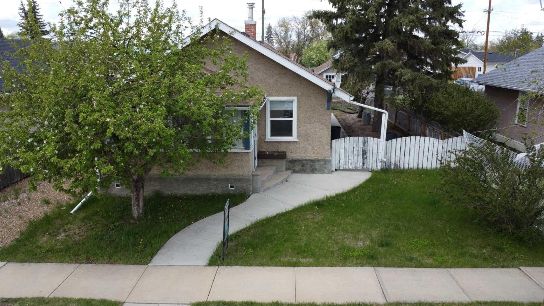 306 3 Avenue W — photo 1