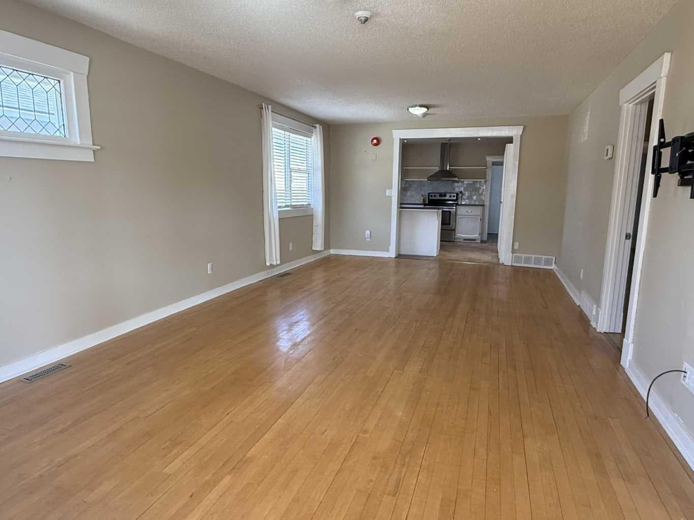 306 3 Avenue W — photo 2