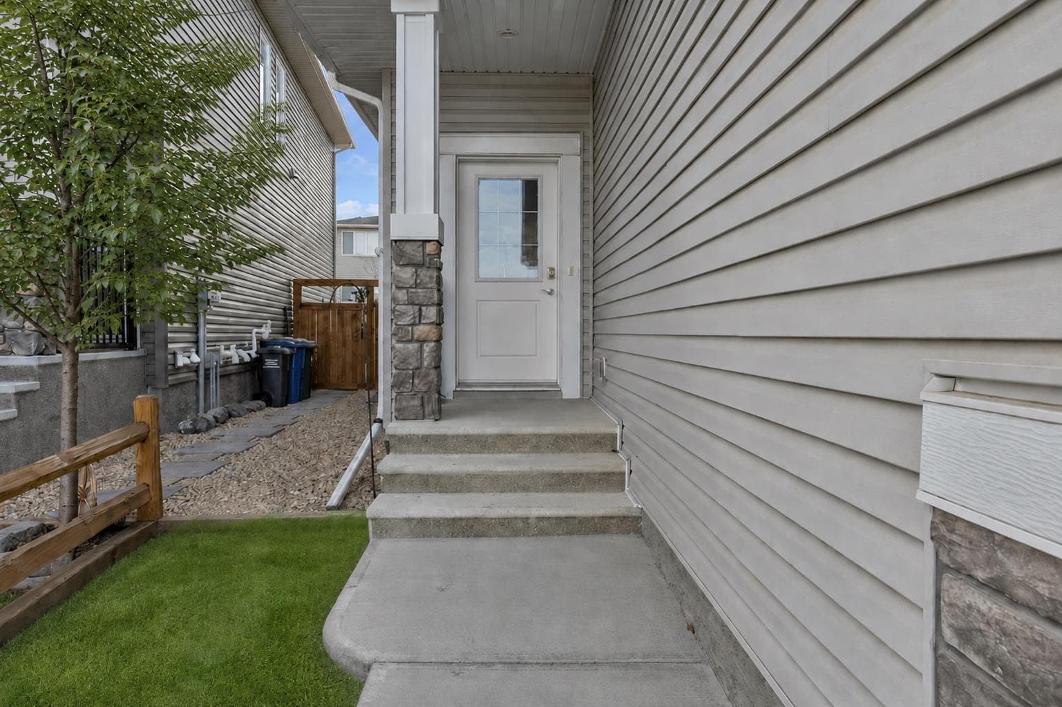 137 Willow Park N — photo 2