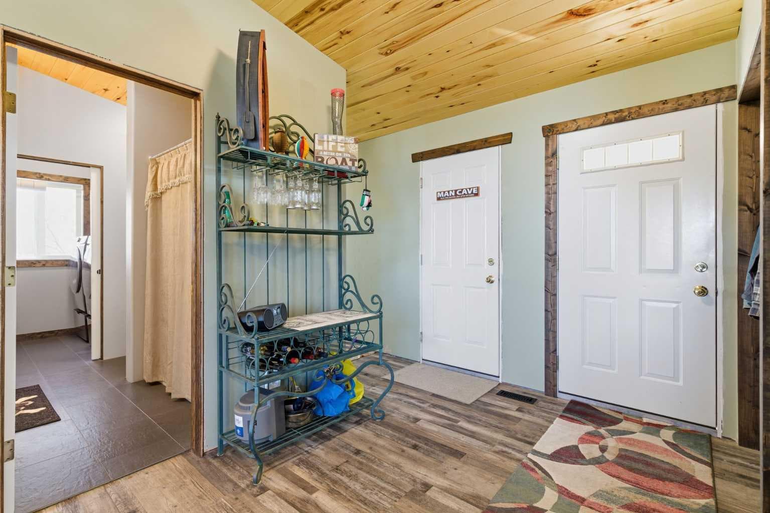 619 Lakeside Drive — photo 4
