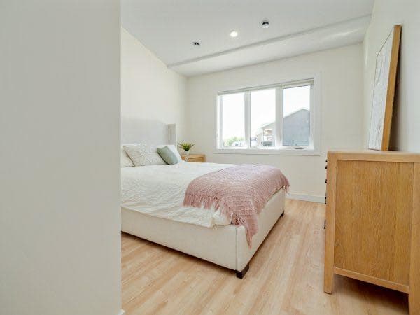 771 7 Avenue W — photo 5