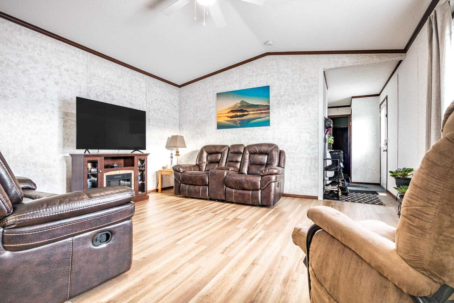 37 Maple Drive — photo 3