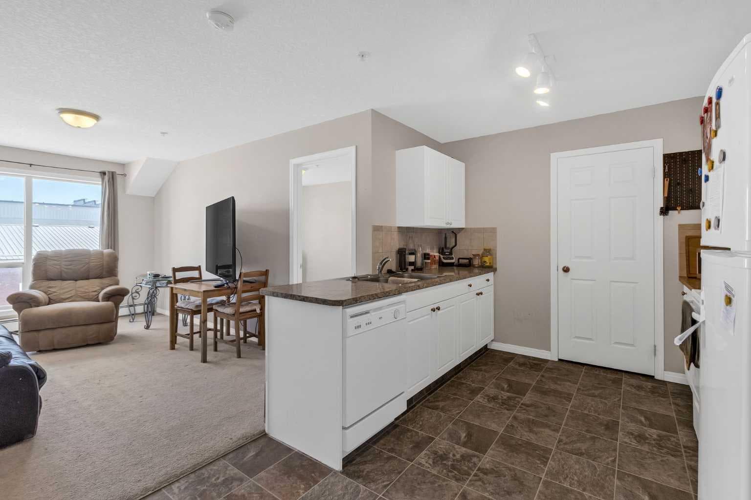 207, 1010 Railway Street — photo 3
