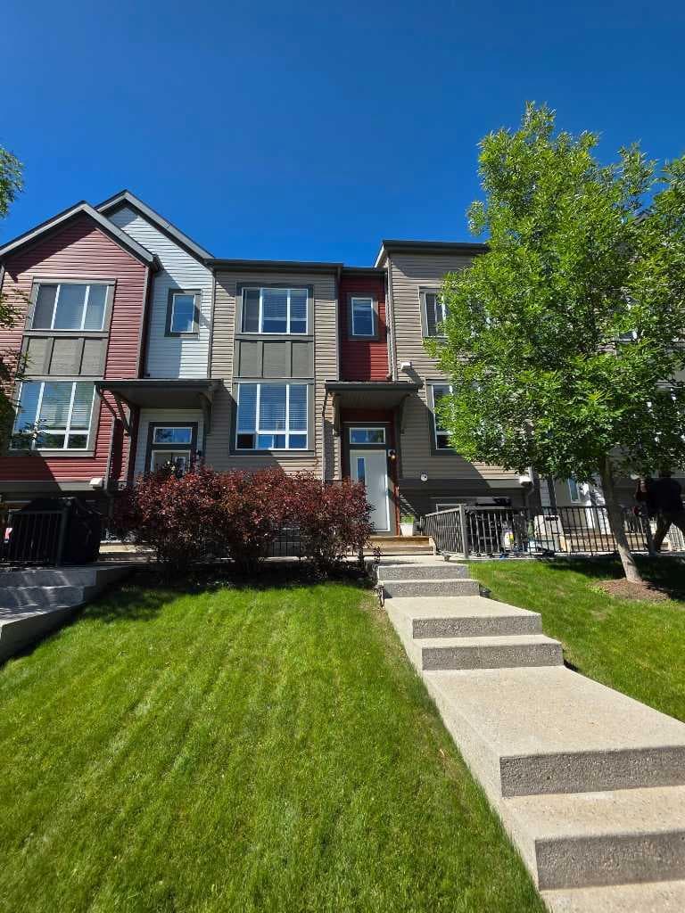 656 Copperpond Boulevard SE — photo 1