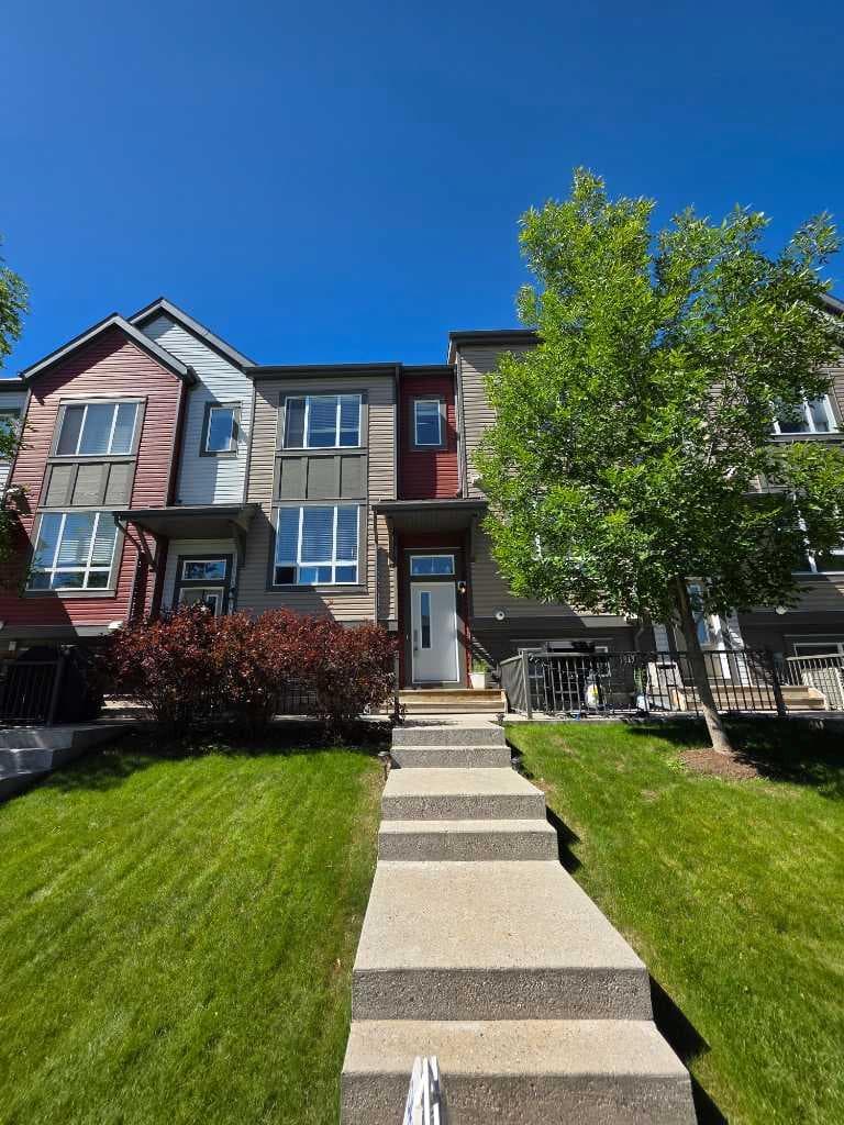 656 Copperpond Boulevard SE — photo 2