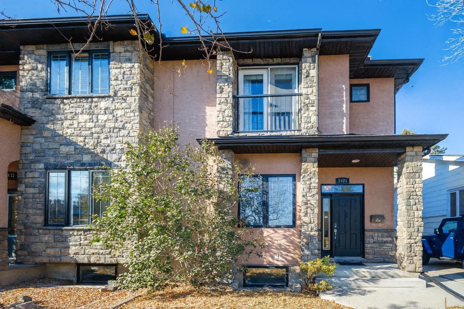 1421 40 Street SW — photo 1