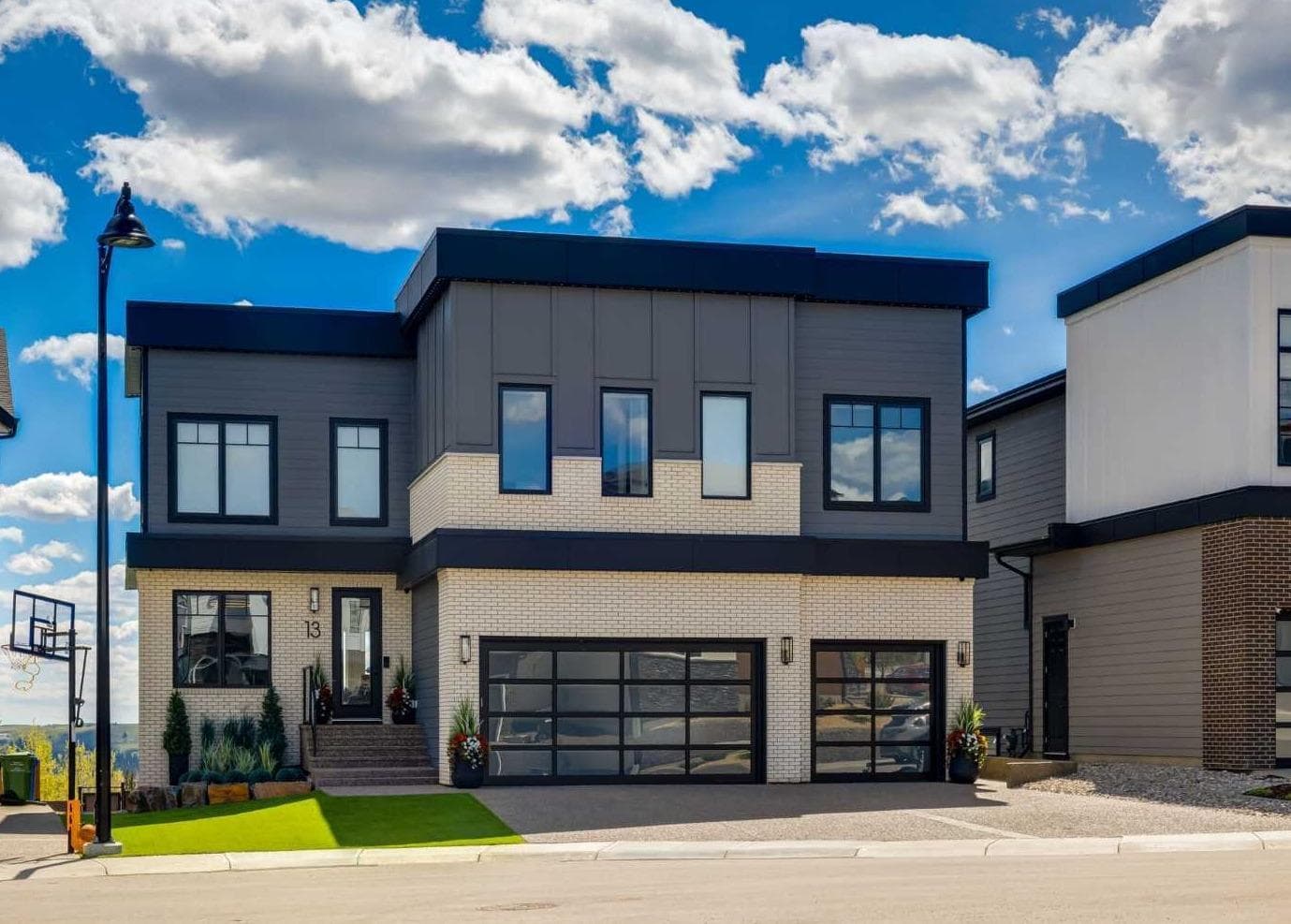 Detached in Springbank Hill