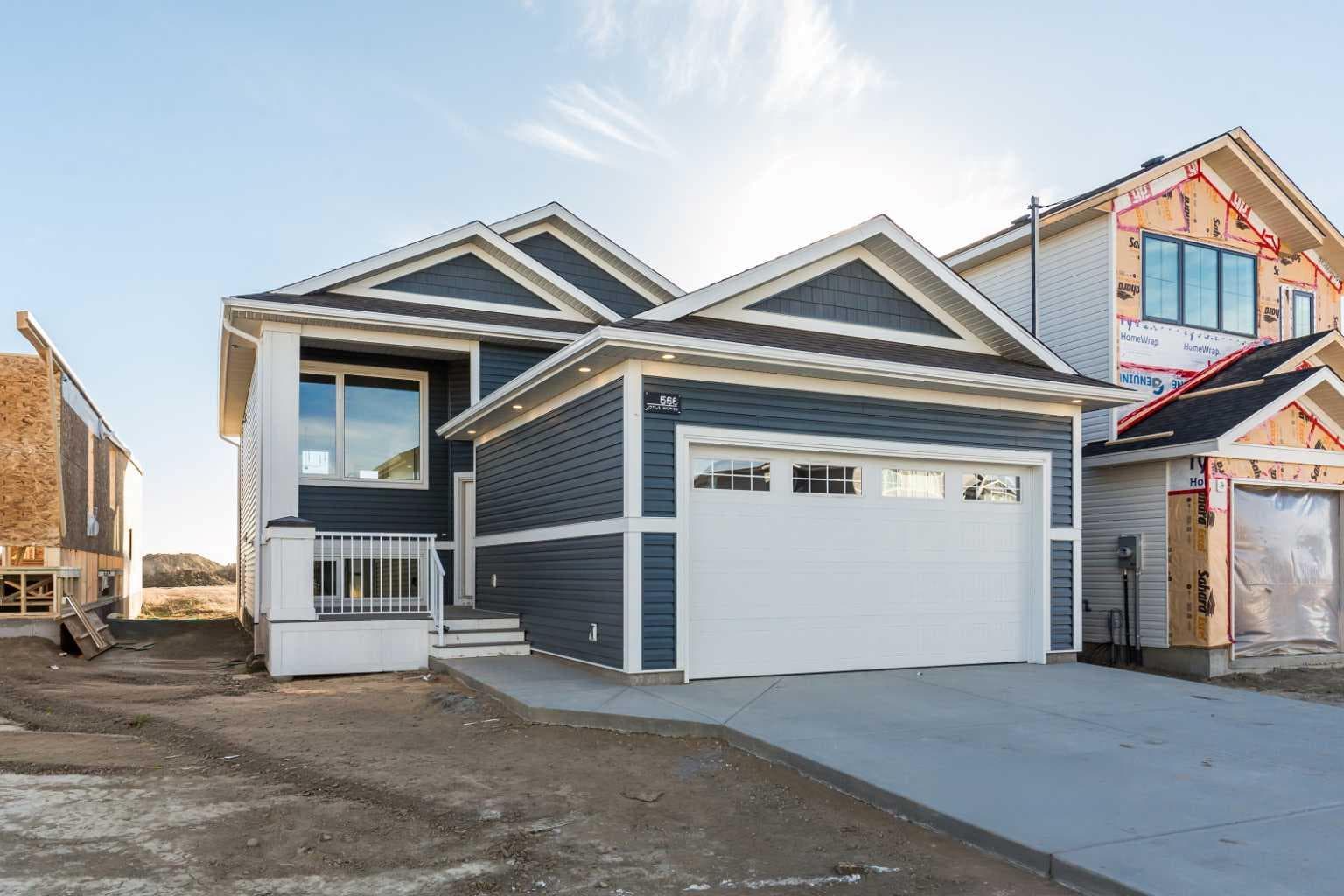 566 Malahat Green W — photo 1