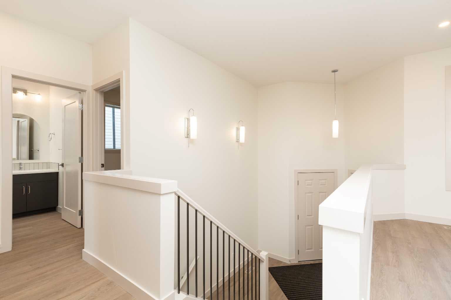 566 Malahat Green W — photo 4