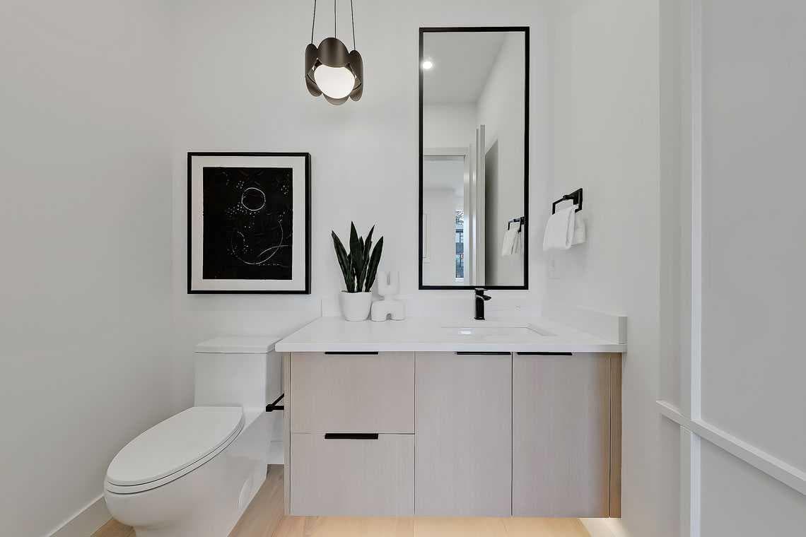 2216 35 Street SW — photo 4