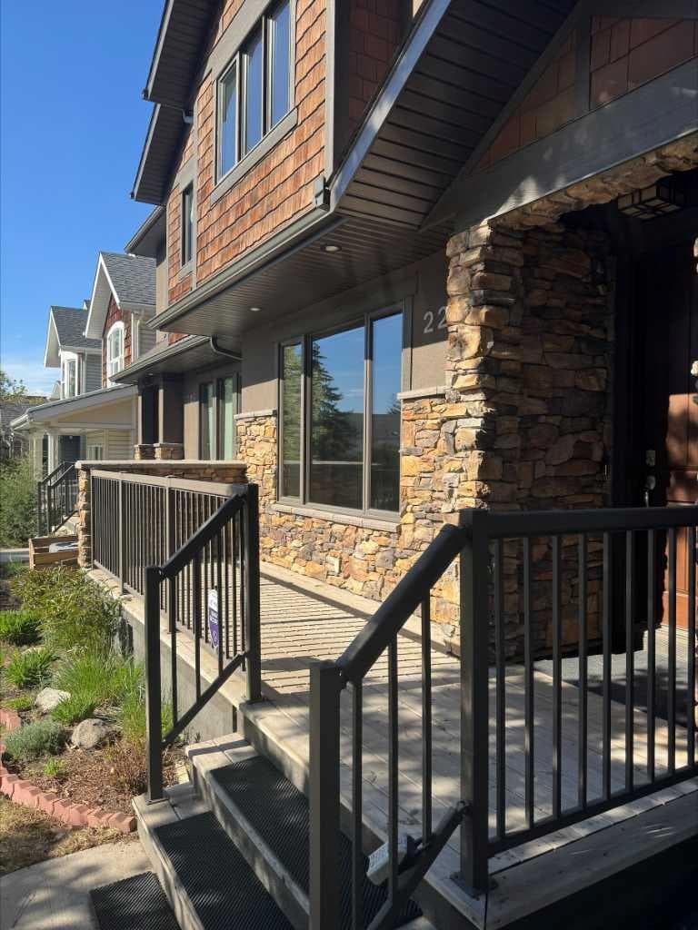 2213 27 Street SW — photo 3
