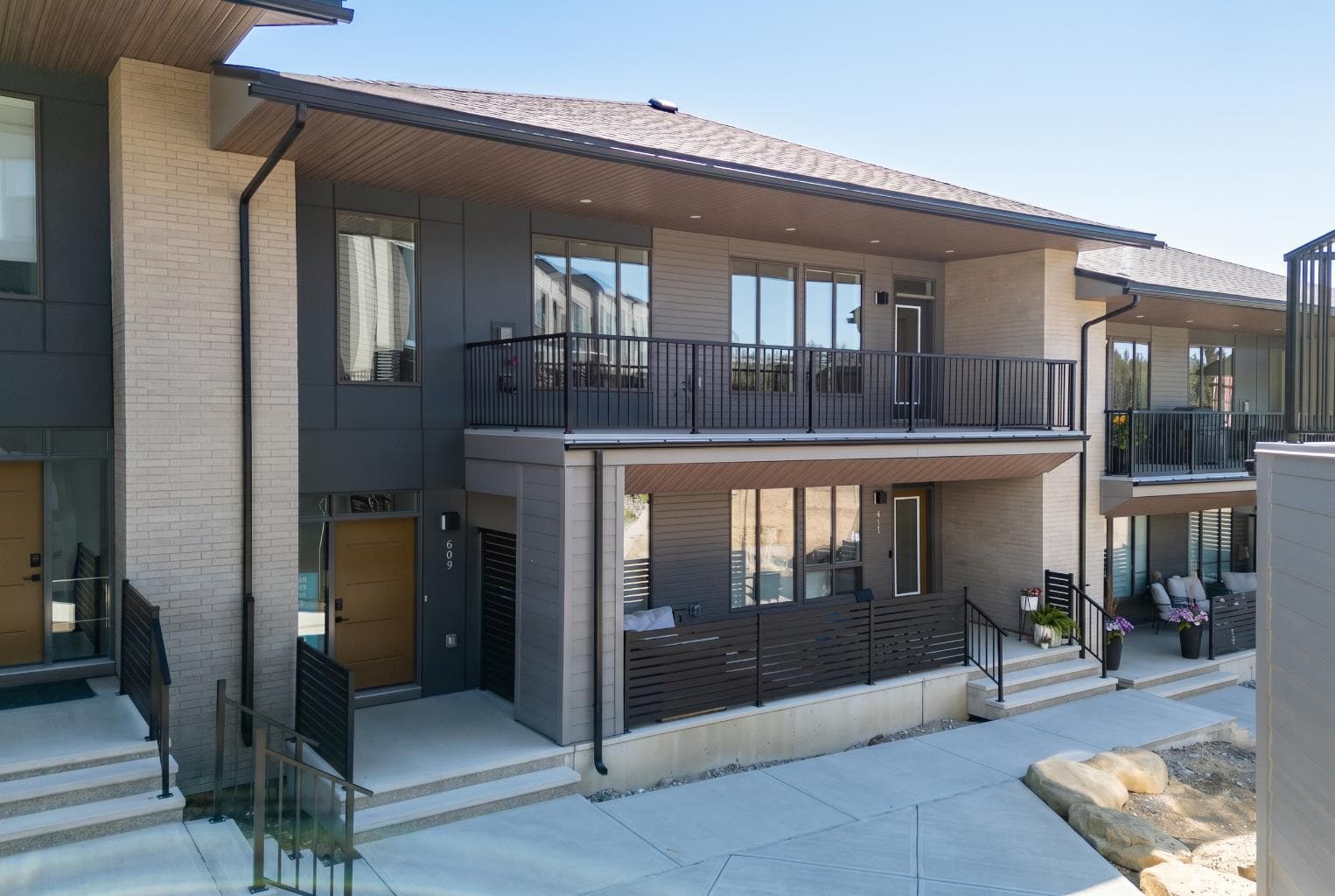 609 Sovereign Common SW — photo 1