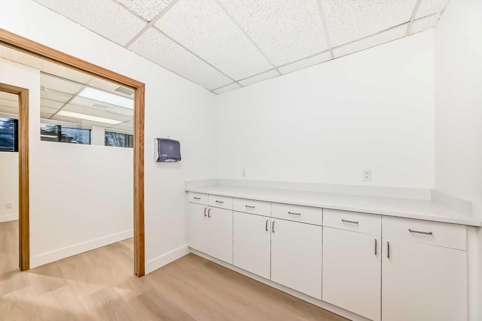 Lower, 2139 4 Avenue NW — photo 5
