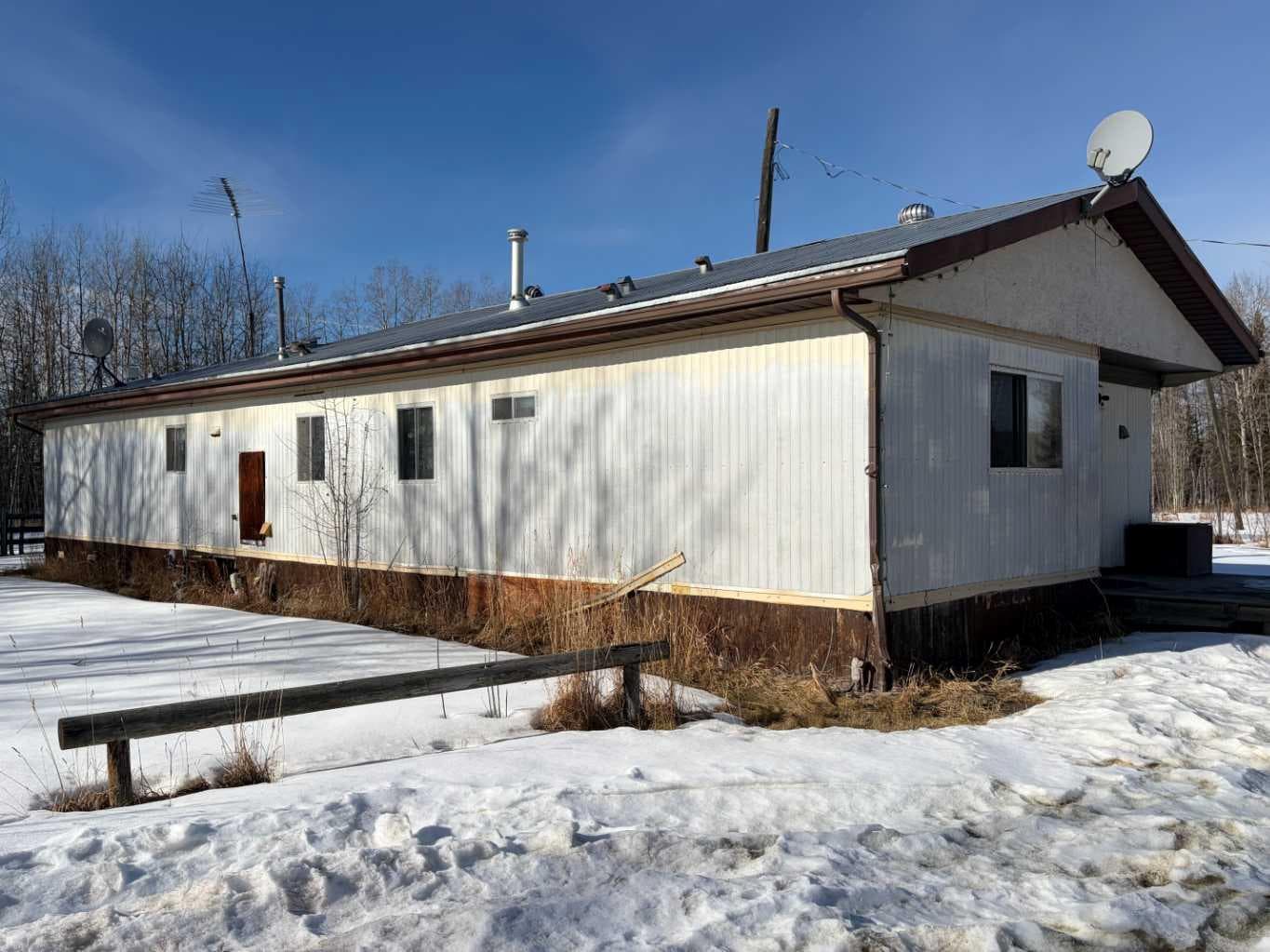 412074 Highway 22 — photo 1