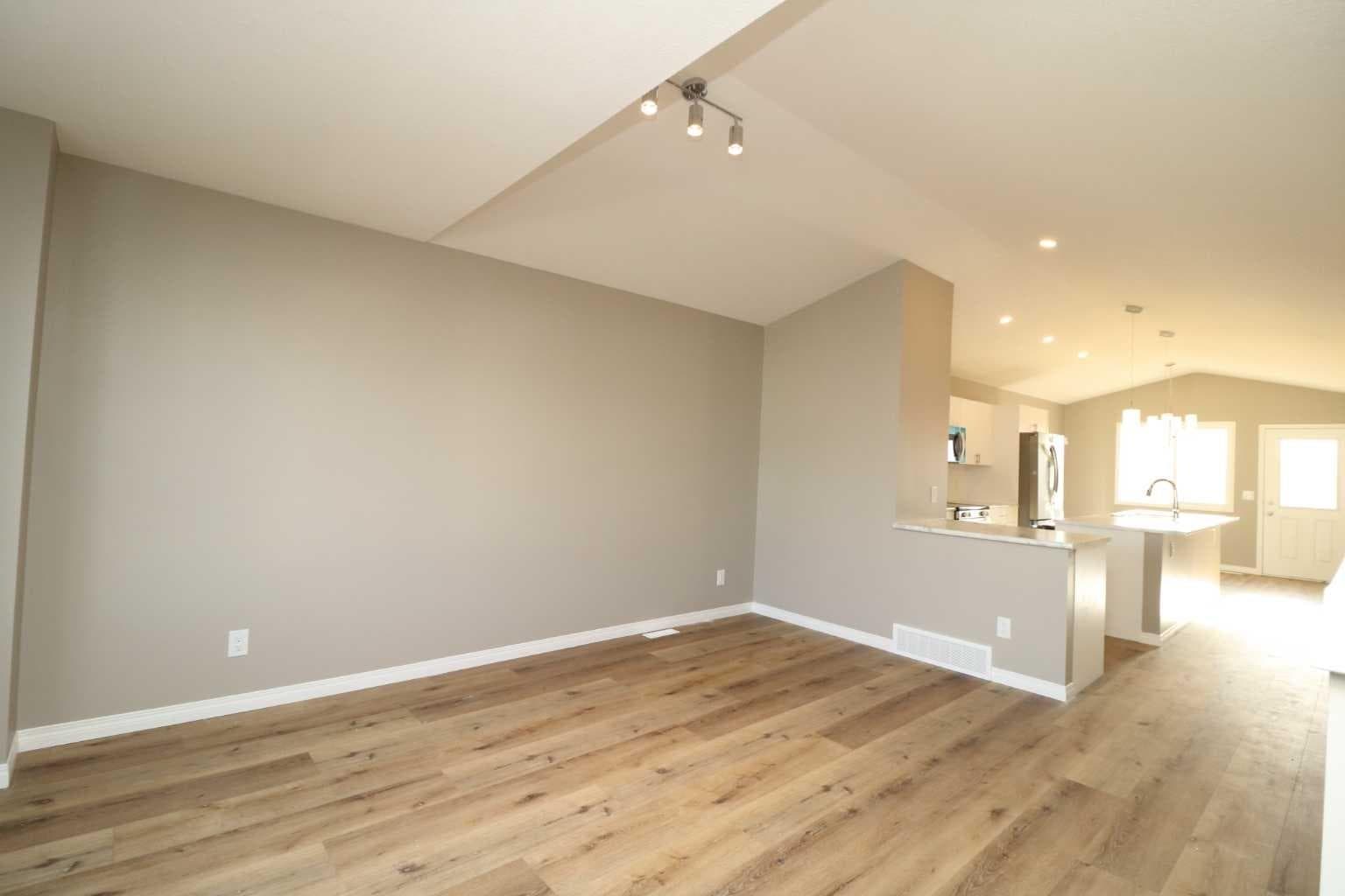 447 Henricks Drive — photo 3
