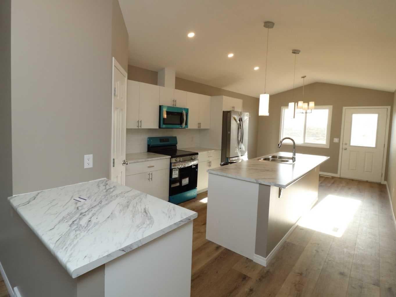 447 Henricks Drive — photo 5