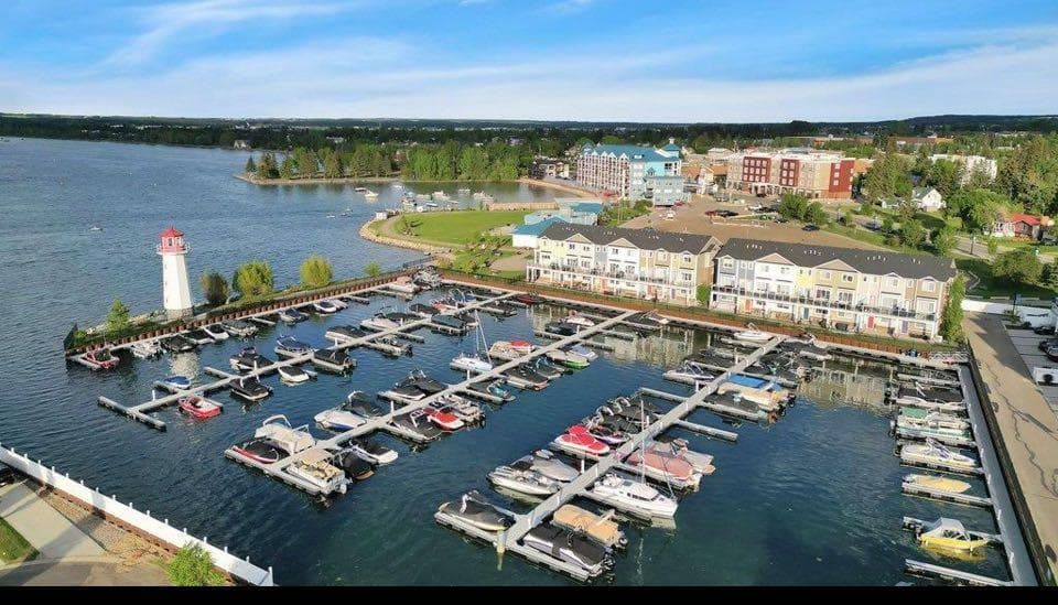 #147 D16, 5230 Lakeshore Drive — photo 1