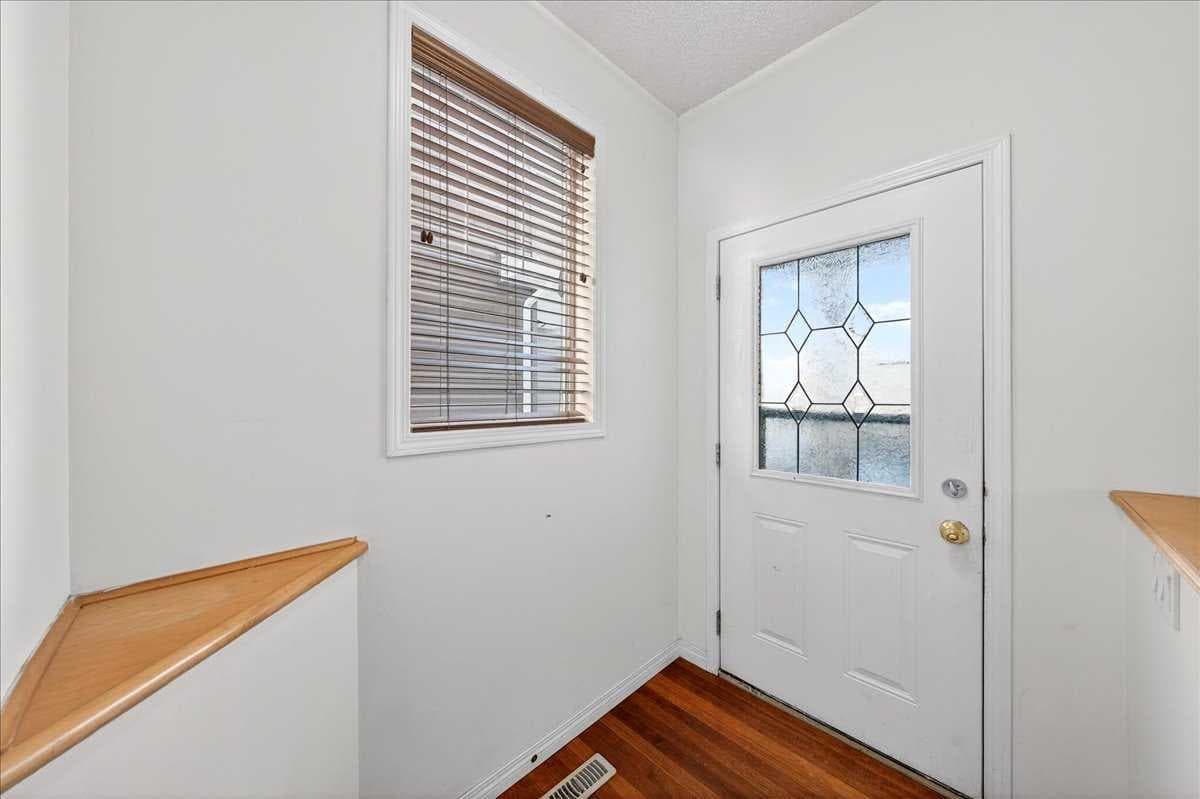 34 Saddlecrest Crescent NE — photo 3