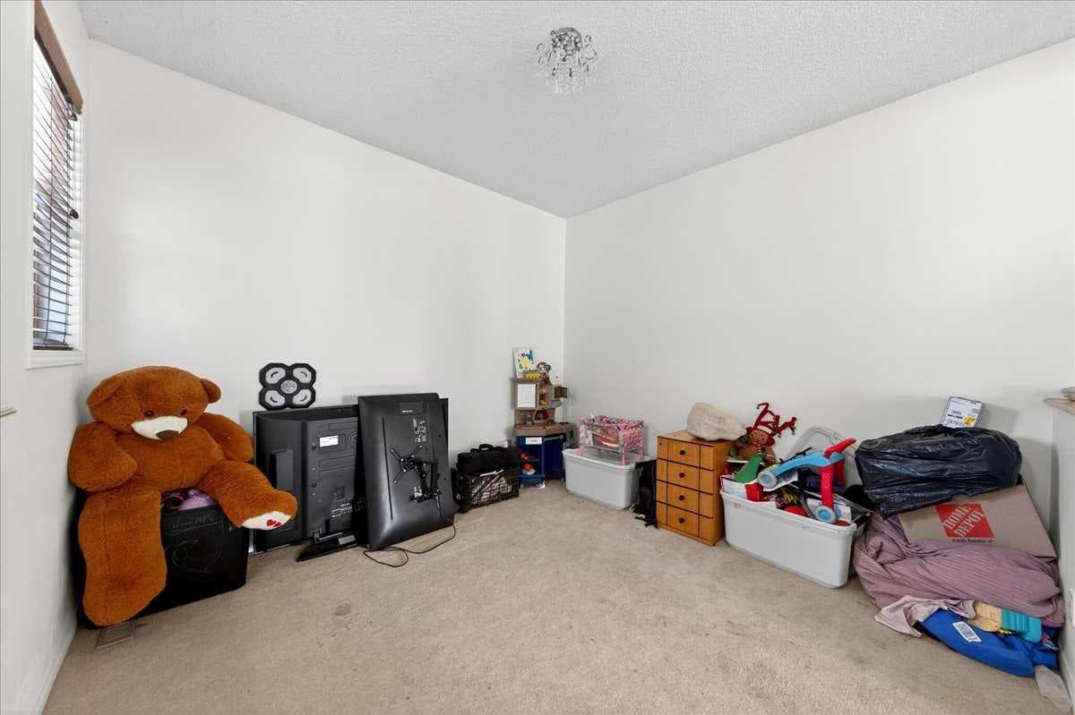 34 Saddlecrest Crescent NE — photo 4