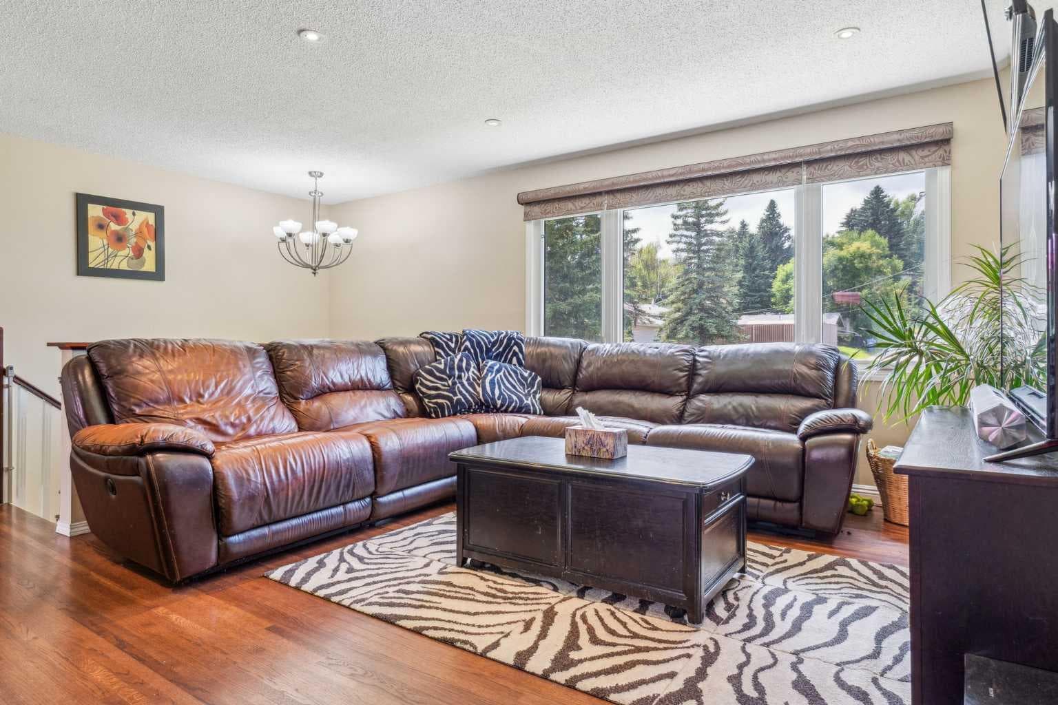 320 Haddon Road SW — photo 4