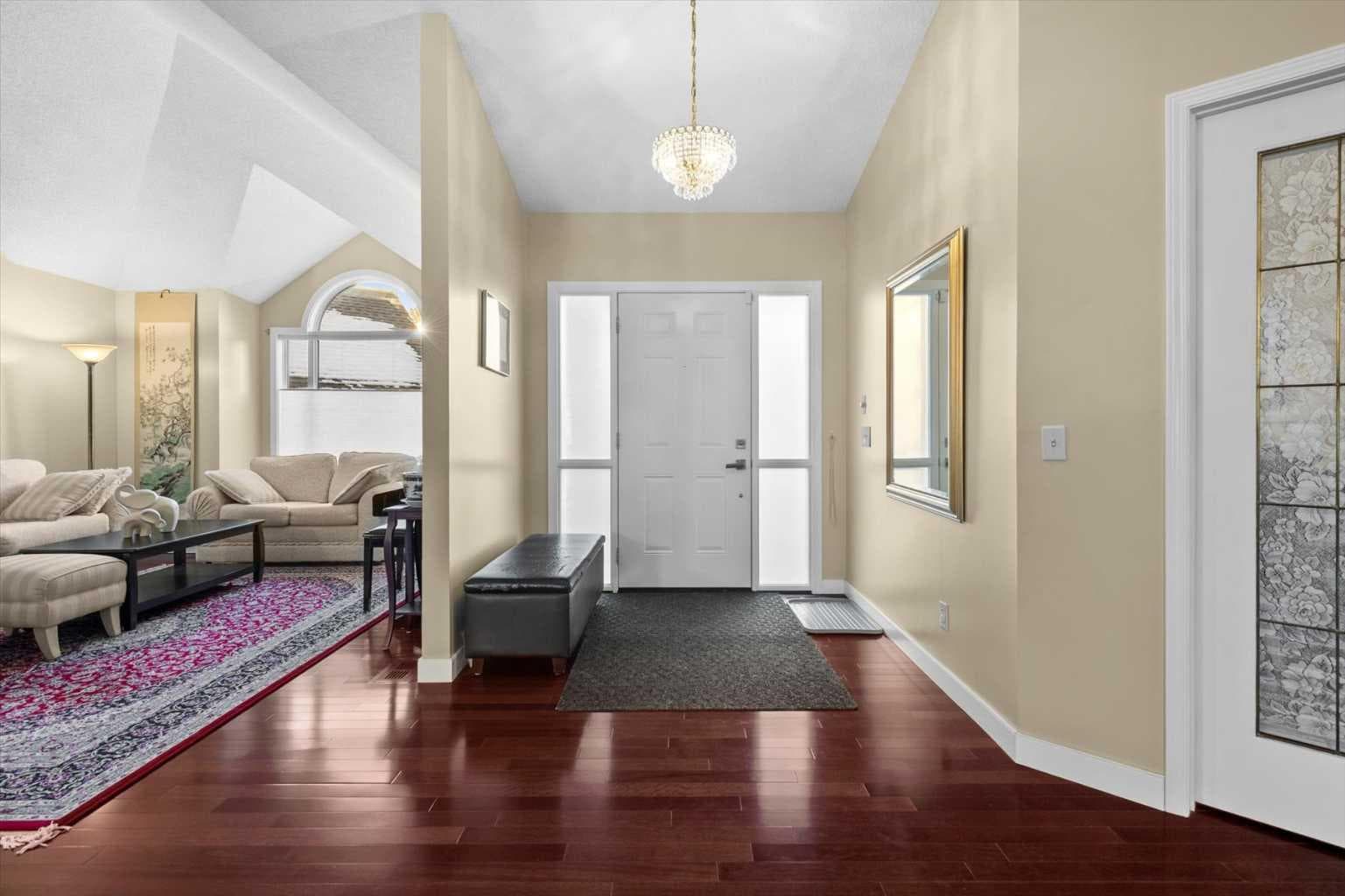 22 Varsity Estates Close NW — photo 4