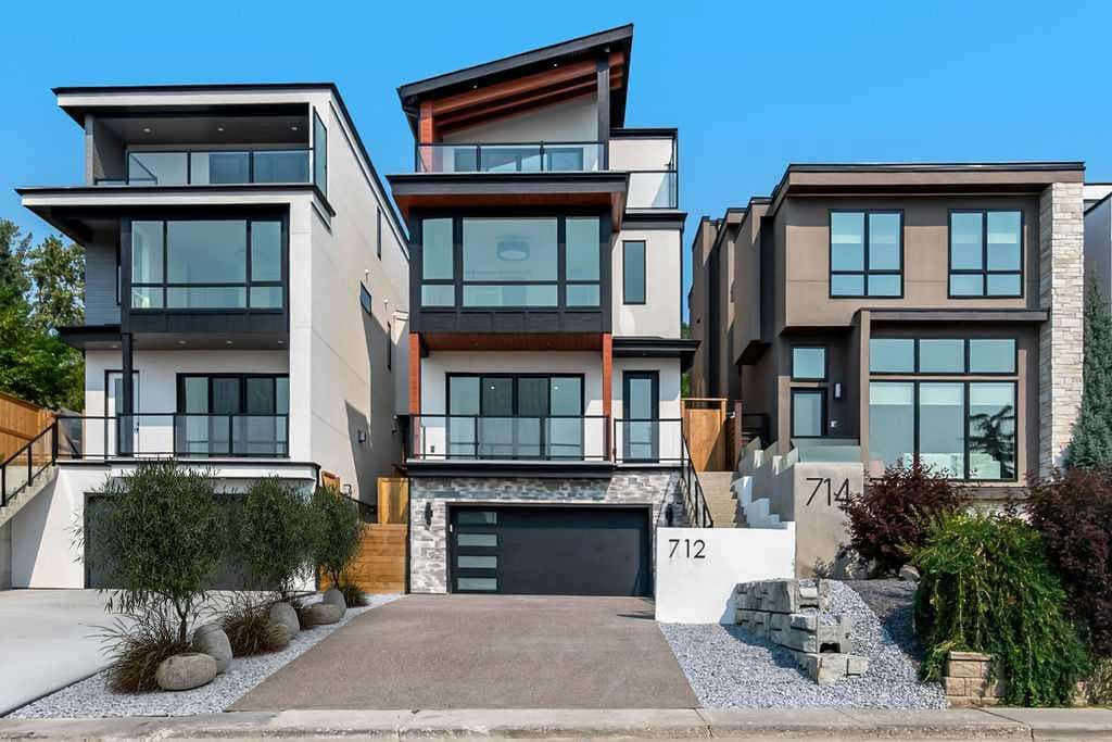 712 Bridge Crescent NE — photo 1