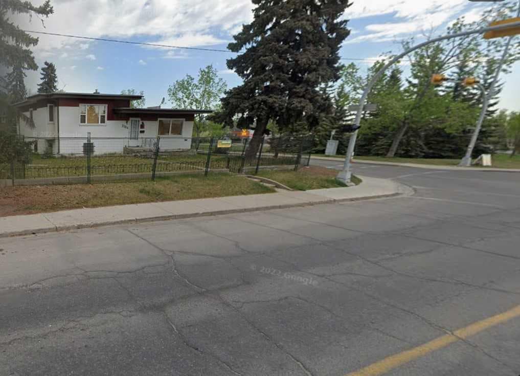 2104 26 Avenue SW — photo 3