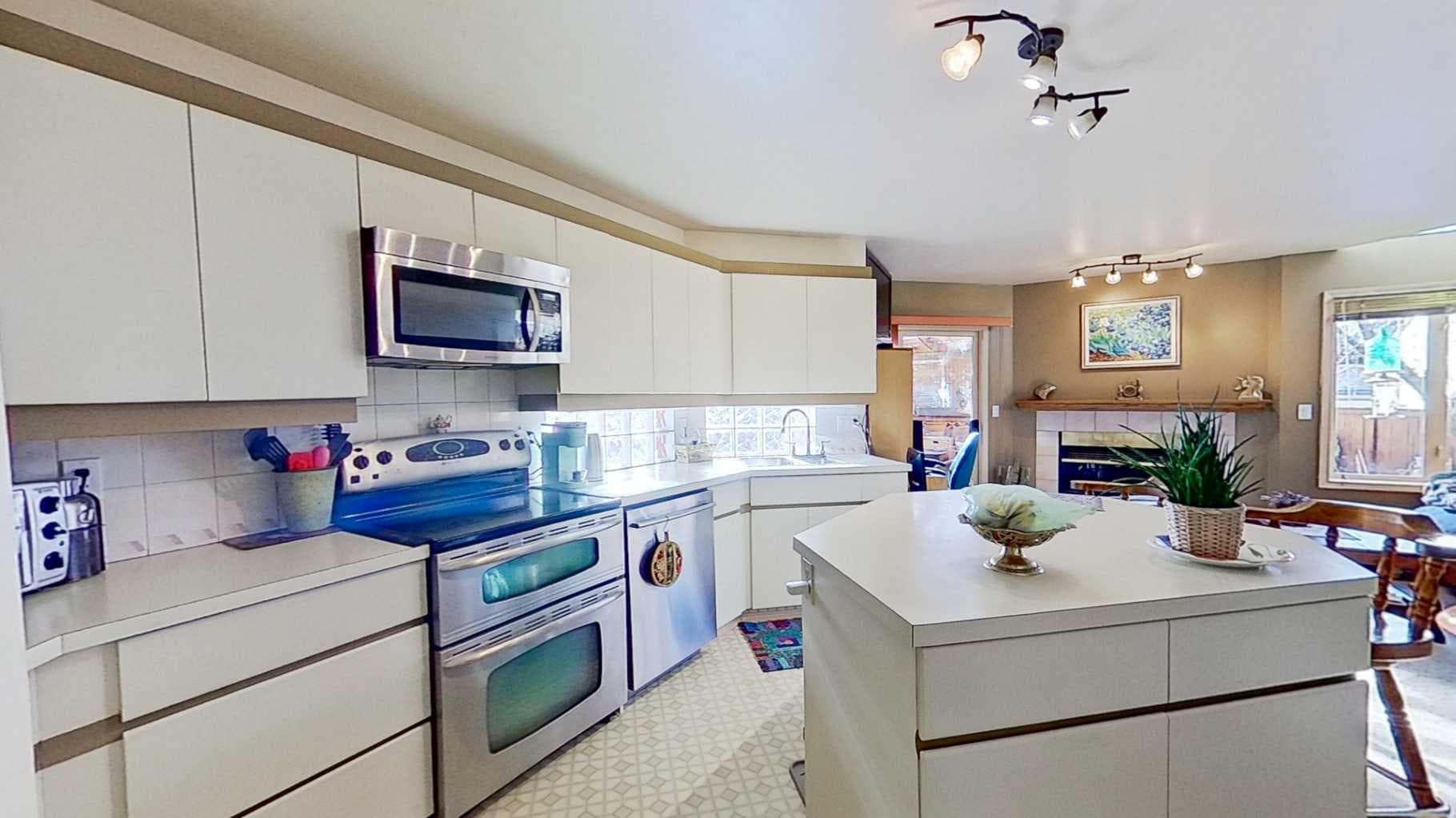 2219 Westmount Road NW — photo 3