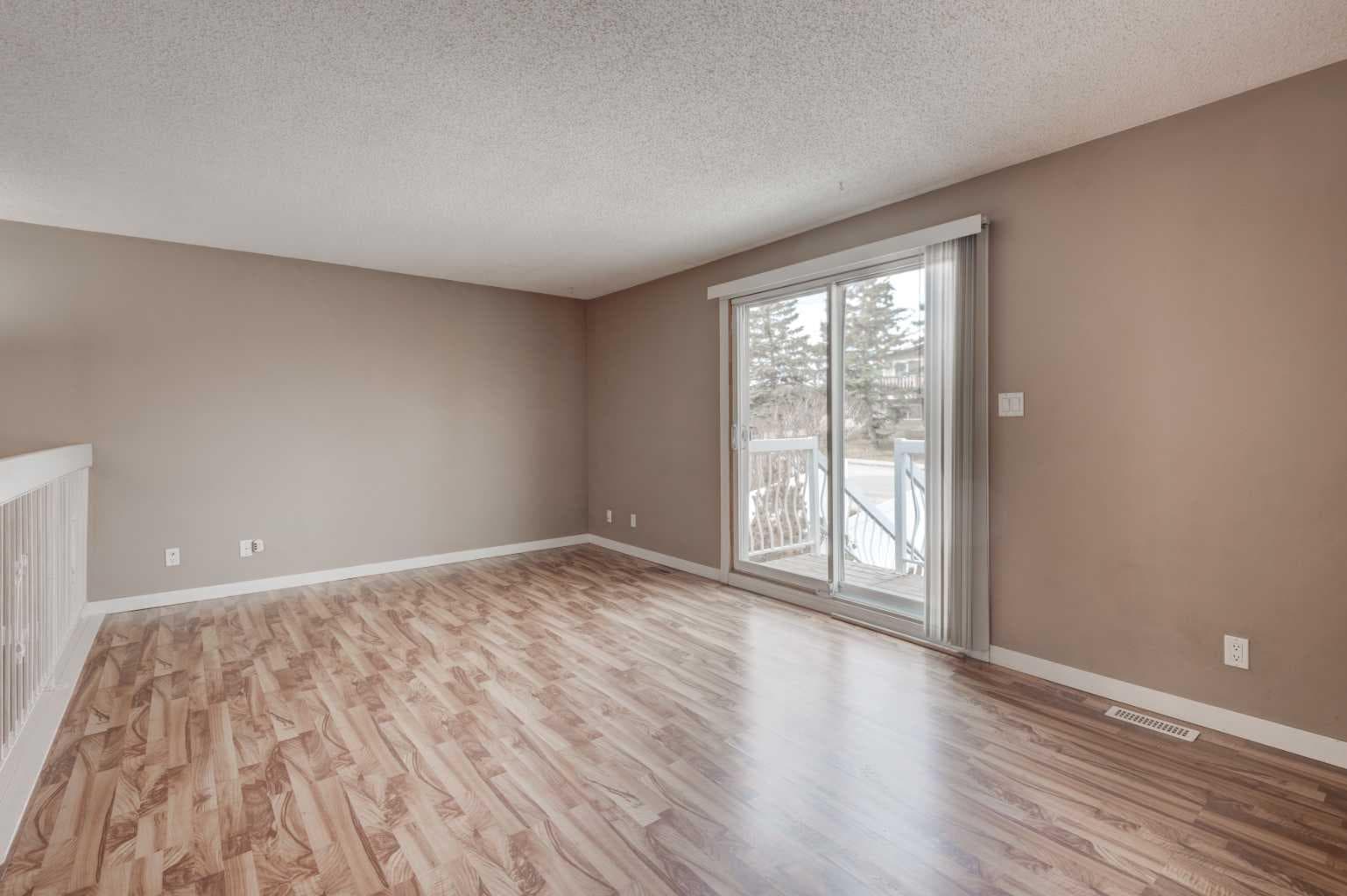 11452 8 Street SW — photo 5