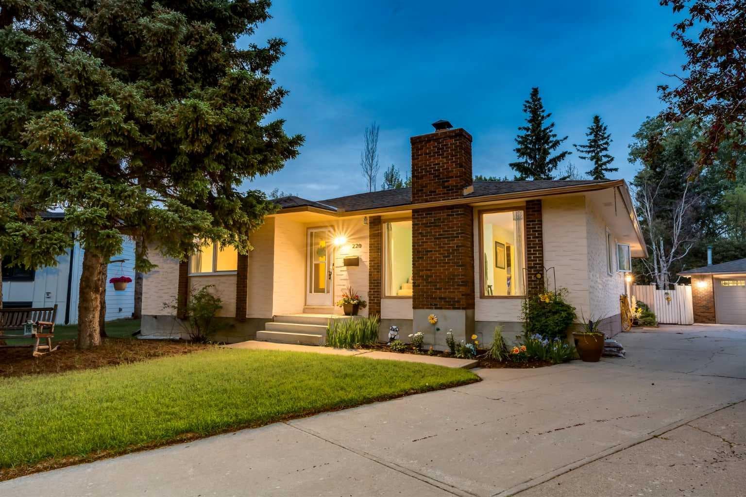 220 Oakridge Place SW — photo 1