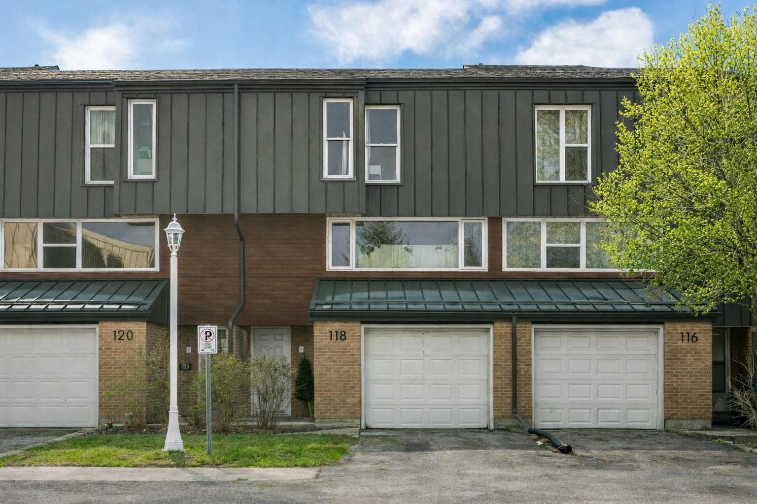 118 Brae Glen Lane SW — photo 1
