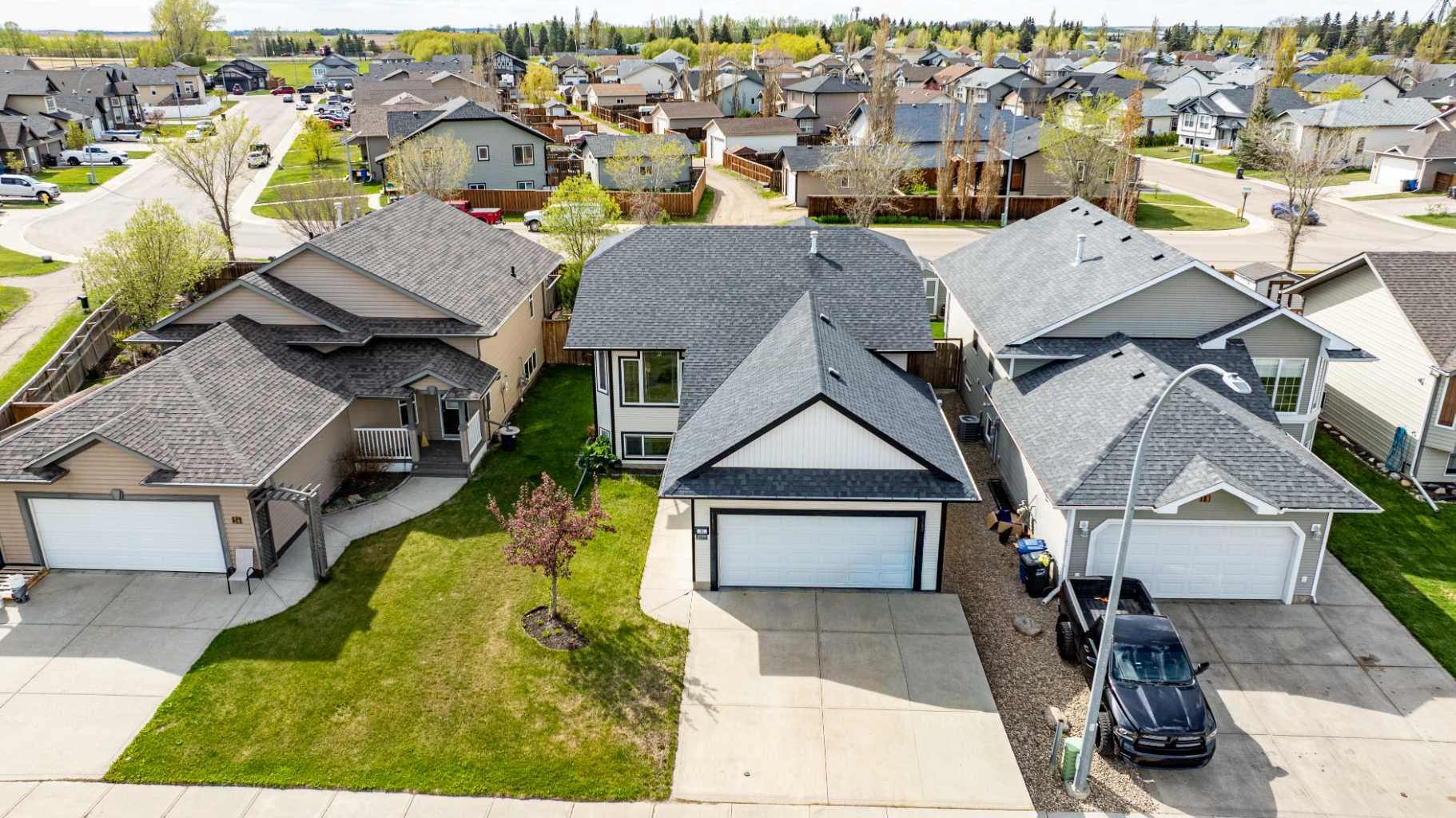 22 Mcdougall Close — photo 1