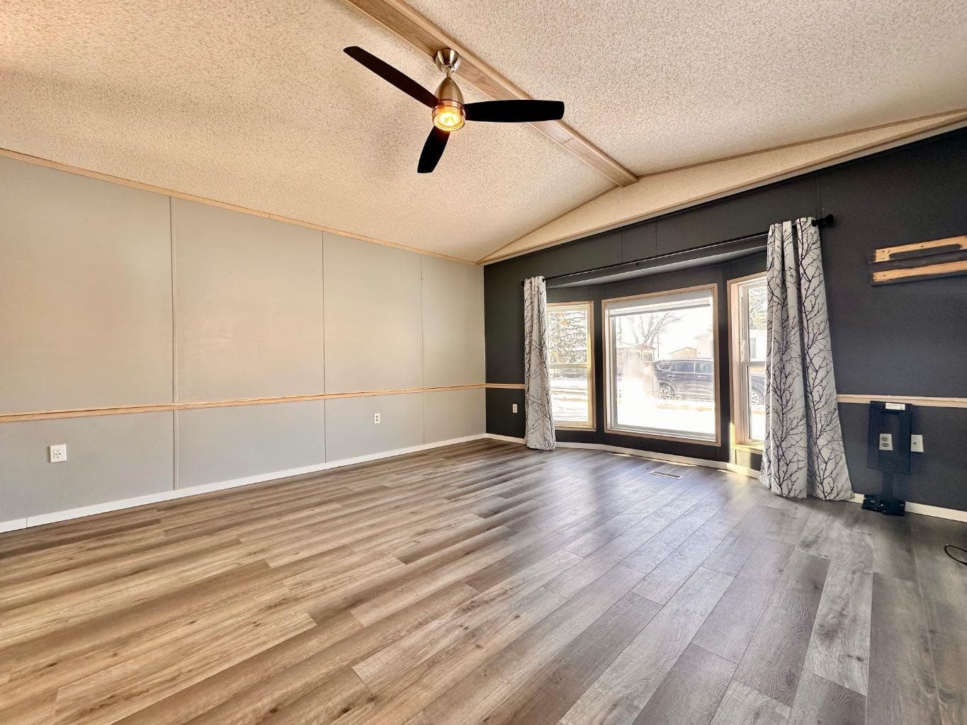 613 Iris Street — photo 3
