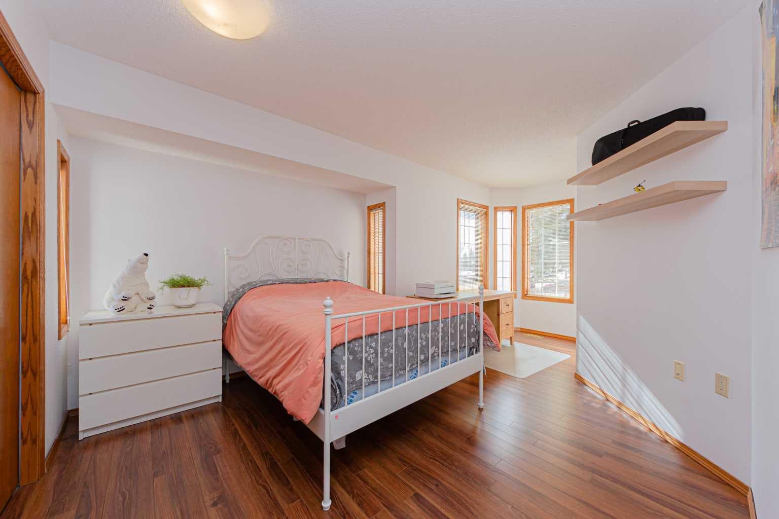 20 Somerset Drive SW — photo 5