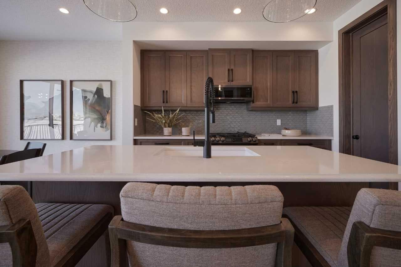 58 Raven Point SE — photo 2