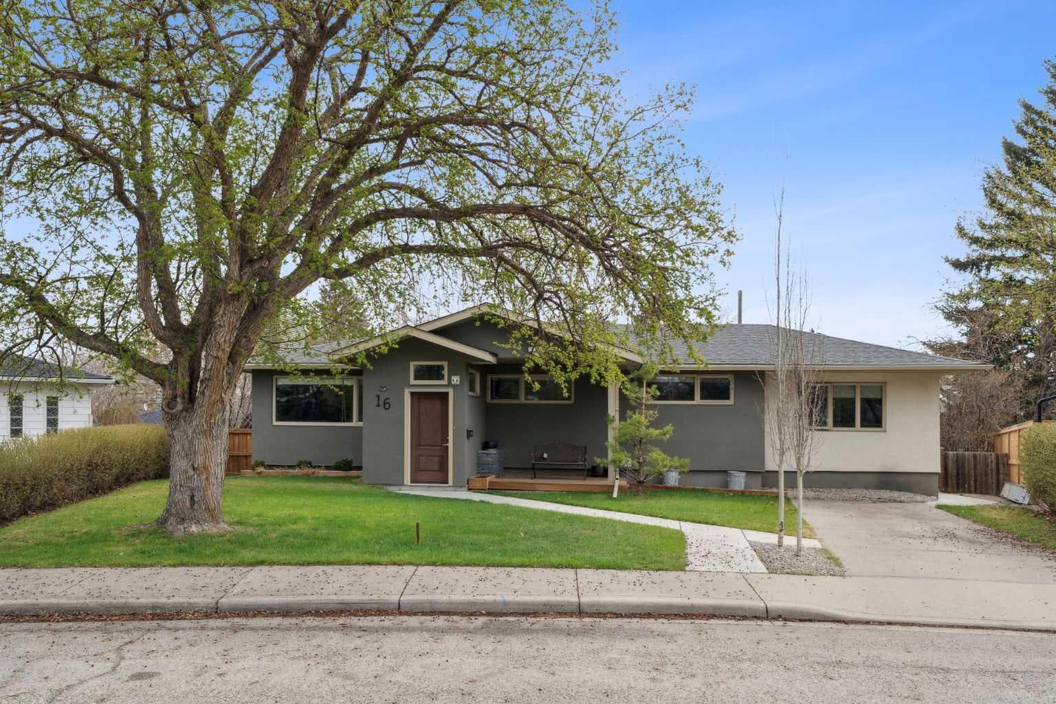16 MEADOWLARK Crescent SW — photo 1