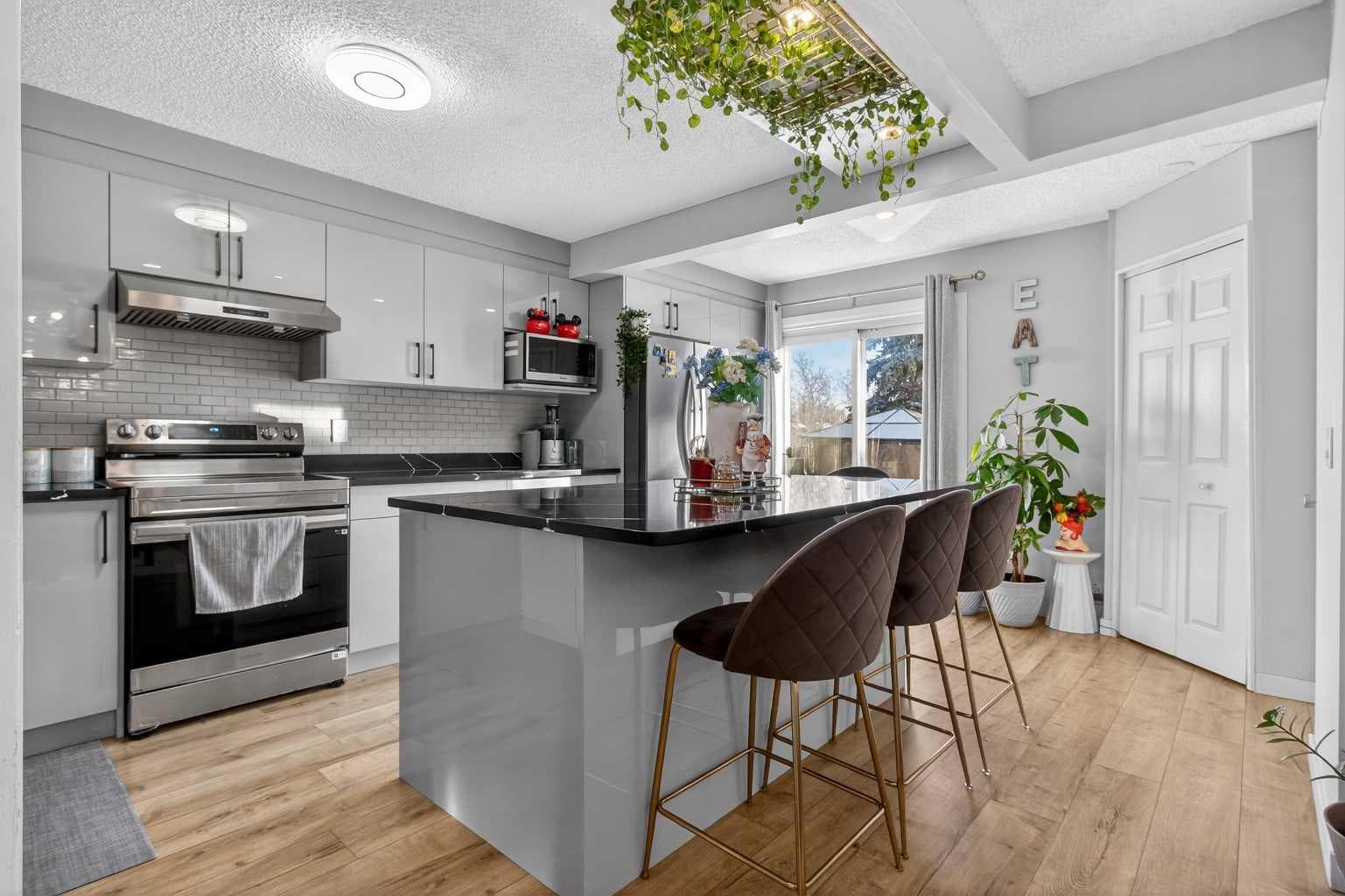 77 Summerfield Road SE — photo 1