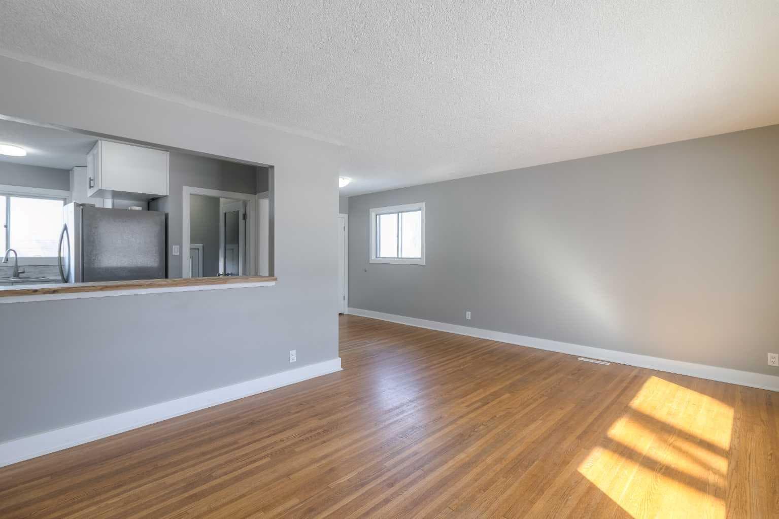 220 23 Street S — photo 2