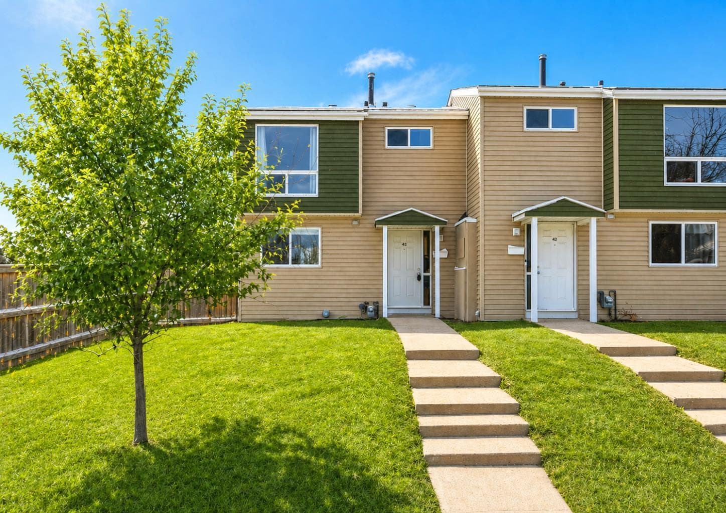 Row/Townhouse in Penbrooke Meadows